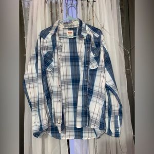 levi’s large button down